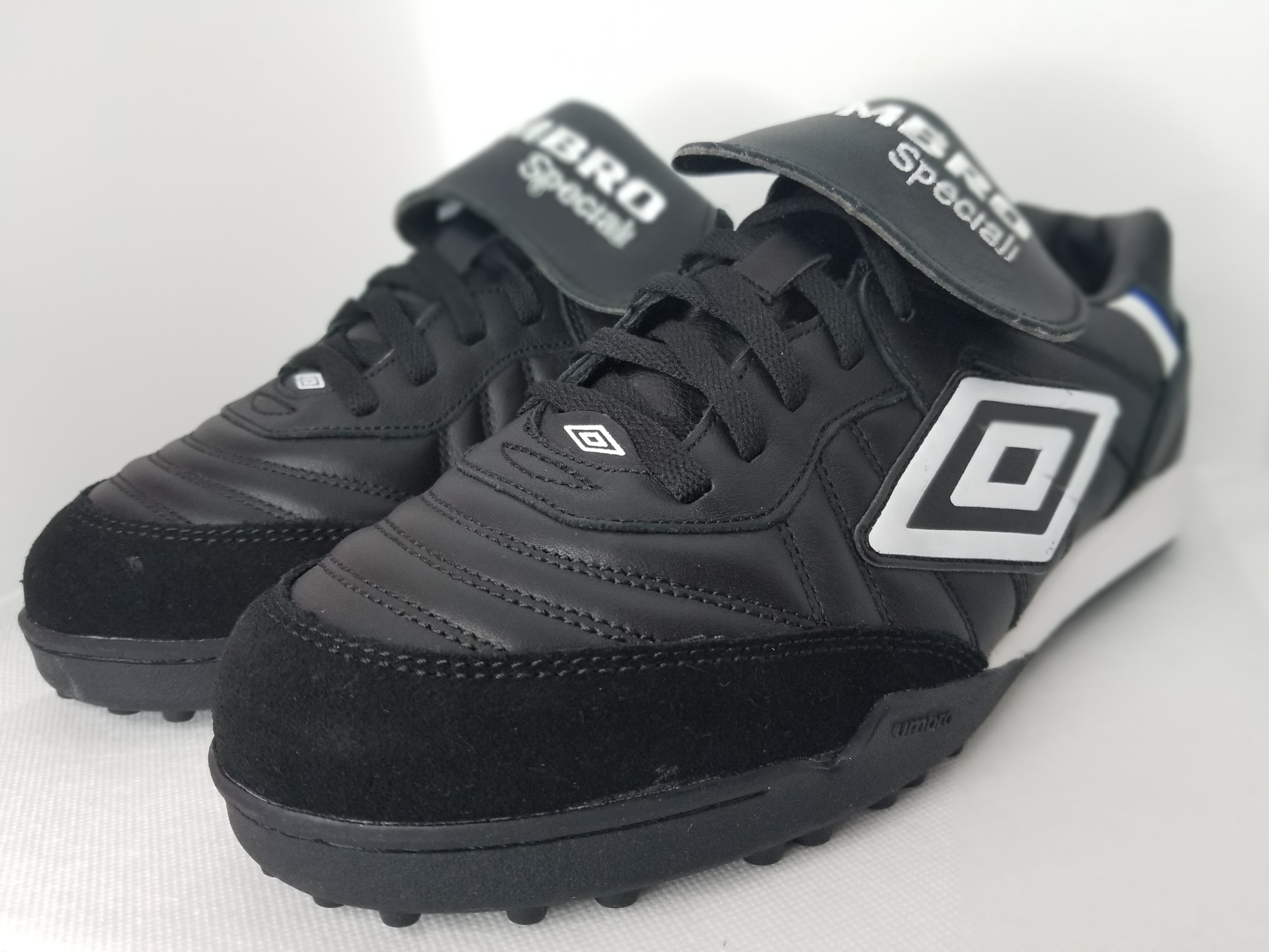 Umbro speciali deals astro turf