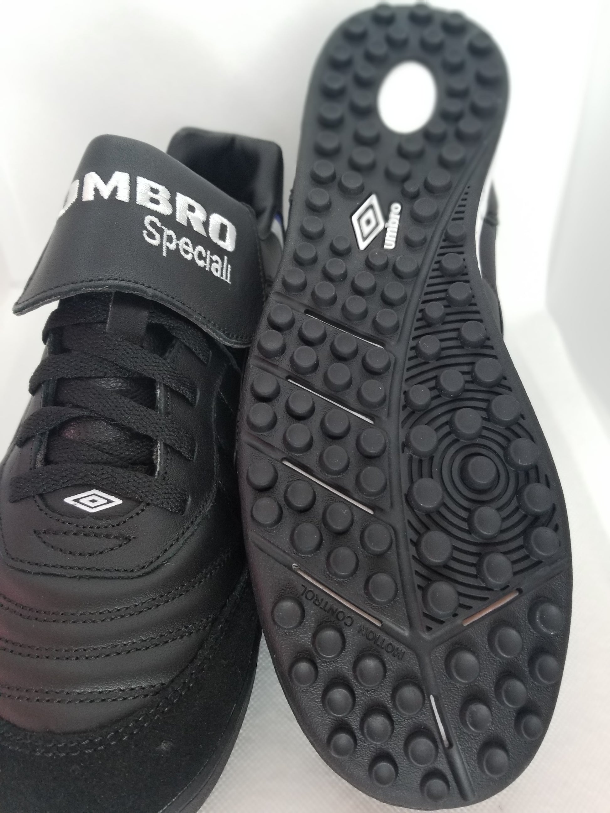 Bottes à crampons de football Umbro Speciali 4 PRO comme Tiempo Legend Bottes à crampons de football Umbro Speciali 4 PRO comme Tiempo Legend