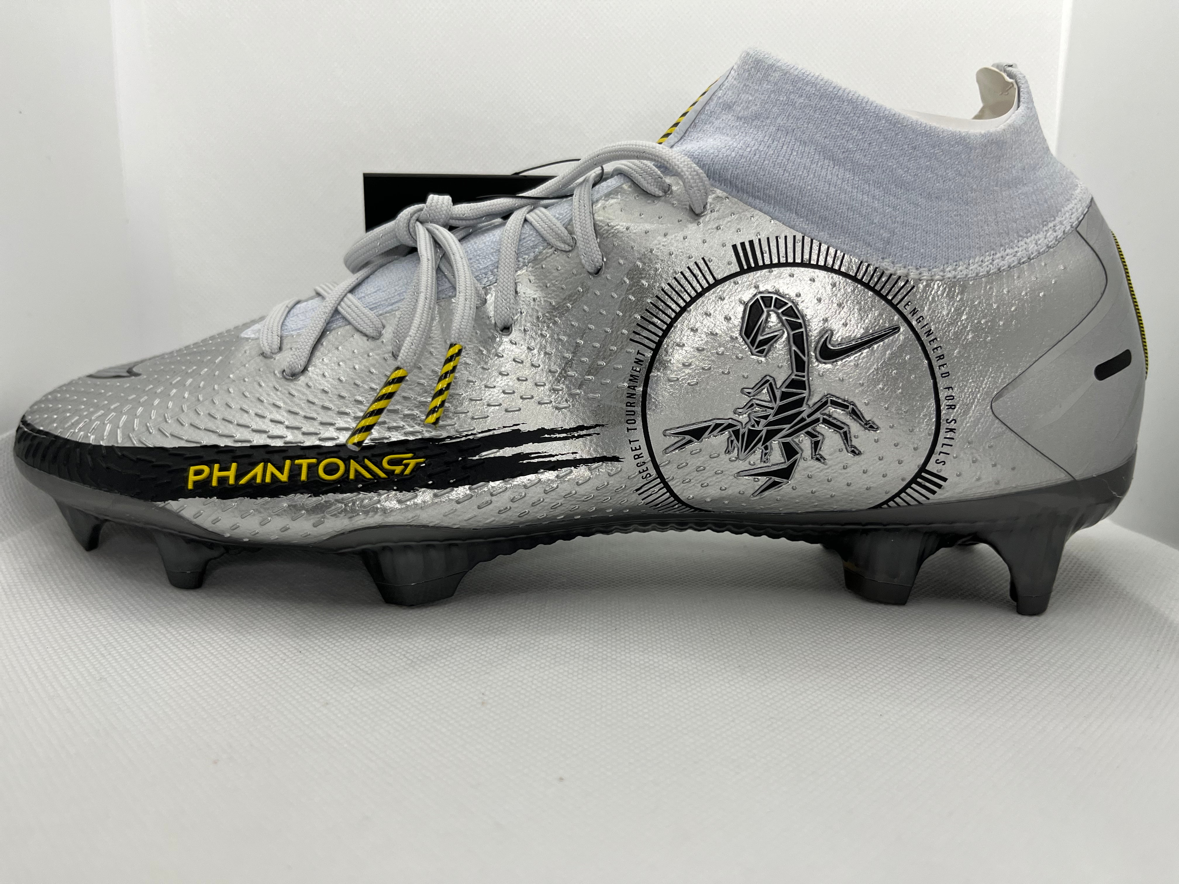 Nike Phantom offers Scorpion Elite FG